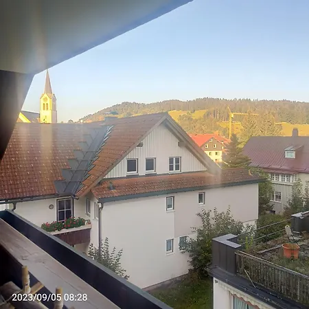 Allgaeu Vibes - Fusslaeufige Erreichbarkeit Vom Bahnhof, Echte Flatrate Fuer Internet Festnetz, Mit Aussicht, Wettergeschuetzter Balkon Oberstaufen Exterior photo