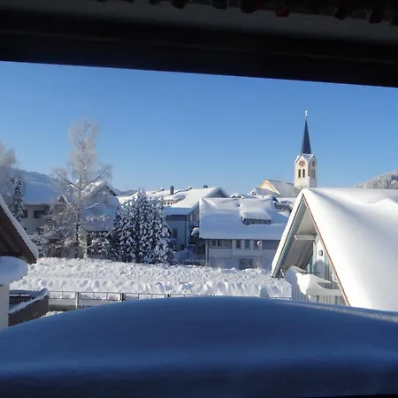 Allgaeu Vibes - Fusslaeufige Erreichbarkeit Vom Bahnhof, Echte Flatrate Fuer Internet Festnetz, Mit Aussicht, Wettergeschuetzter Balkon Oberstaufen Exterior photo